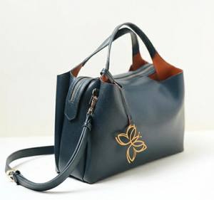 Sac à main en cuir véritable bleu marine pour femme, sac à bandoulière structuré, sacoche vintage, élégant sac de travail - Product Image 1