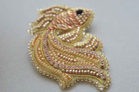 Insigne d'artisanat en métal personnalisé de luxe broche d'anime mignon broche en émail dur avec pierre principale de perle pour les mariages par glowin fashion