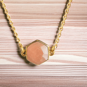 ชุดฝาหินทรงหกเหลี่ยมลายลูกพีชมูนสโตนสำหรับงานแต่งงานหรือเป็นของขวัญ - Product Image 1