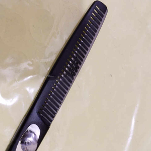 Tijeras de corte de pelo de peluquero profesional Mango giratorio Tijeras de peluquería - Product Image 3