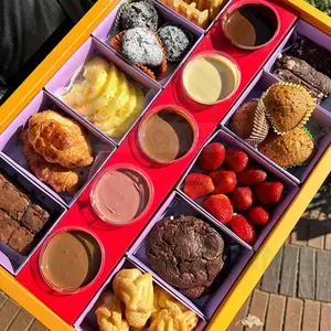 Chocolate Dipping Sauce Box Customized Printing Dessert Picnic Cake Catering Packaging Box with Dividers