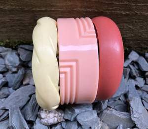 กำไลดอกไม้เรซิ่นสุดหรู ดีไซน์ดอกไม้แห้งแท้ ทำมือ ราคาขายส่งจากอินเดีย - Product Image 2