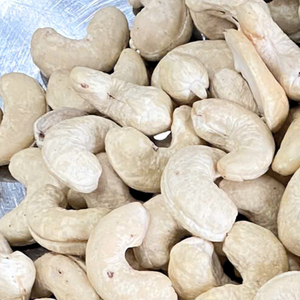 Vietnam Factory Cashew Kernels WW240 And WW320 Wholesale Cashew <b>Nuts</b> Santigo Viet Nam Customer OEM ODM Requirement - Product Image 1