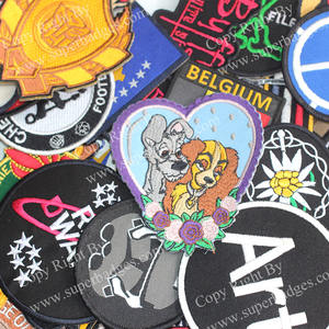 Patchs brodés de logo personnalisé de haute qualité avec des couleurs vives et des perles décoratives - Product Image 4