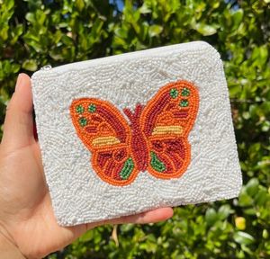 Porte-monnaie de couleur blanche avec tigre sculpté élégant porte-monnaie artisanal avec embellissements de perles de rocaille idéal pour un usage quotidien - Product Image 5