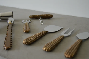 Juego de cuchillos para queso de acero inoxidable con diseño de mango dorado único a precio mayorista con personalización - Product Image 5