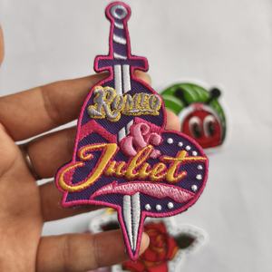 Parches Bordados de Chenilla con Colores Personalizados para Clubes, Diseños de Corazón y Alfabeto, Ecológicos, para Uso en Exteriores, para Gorras de Hombre/Mujer - Product Image 5