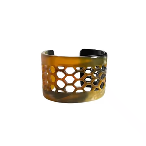 Grand bracelet manchette en corne de buffle, fait main, écologique, forme naturelle moderne, objet d'art de collection, cadeau de mariage Saniya - Product Image 1