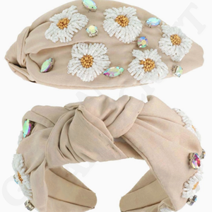 Bandeau élégant Boho-Chic en perles de marguerite, accessoire de cheveux à fleurs fabriqué à la main pour un usage quotidien et les festivals de mariage - Product Image 4