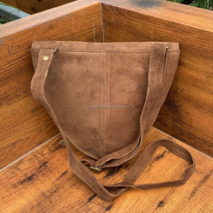 Bolso bandolera bohemio de cuero de gamuza auténtica marrón oscuro hecho a mano para mujer, bolsos con correa ajustable minimalista de estilo Vintage - Product Image 4