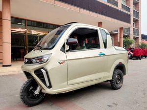 TVS KING DELUXE PLUS Tricycle motorisé fermé 3 places, Rickshaw Tuk Tuk 151-200cc 36V 200-250W, Freins à disque avant - Product Image 6