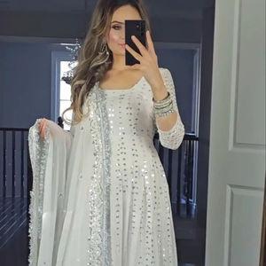 FAUSSE GEORGETTE AVEC BRODERIE TRAVAIL AVEC PLEINE MANCHES ROBE PANTALON AVEC DUPATTA SET FESTIVAL WEAR ROBE SUIT ENTIÈREMENT COUDU ROBE - Product Image 1