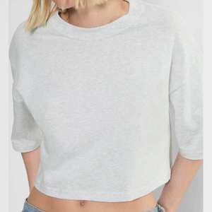 เสื้อยืดแขนยาวผ้าฟลีซสีขาวคลาสสิกคุณภาพสูงสำหรับผู้หญิง ขายส่ง ราคาถูก เป็นมิตรกับสิ่งแวดล้อม เหมาะสำหรับฤดูร้อน - Product Image 4