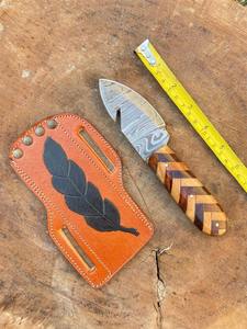 Lot mixte de couteaux à désosser avec manches en corne de cerf et de bélier, en acier Damas, avec étui en cuir, taille totale de 6 à 7 pouces - Product Image 2