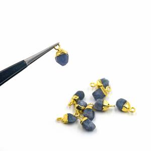 จี้แซฟไฟร์สีฟ้าดิบทำด้วยมือพลอยธรรมชาติขนาด8-10มม. เครื่องประดับอัญมณีอัญมณีที่หยาบ - Product Image 2