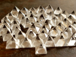 คริสตัลควอตซ์สีขาวพีระมิดแร่ตัวอย่างตกแต่งงานแต่งงานควอตซ์สามเหลี่ยมพลอยรักษาด้วยประจุอียิปต์เลื่อนลอย - Product Image 2