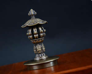 Pilons magiques tibétains tantriques artisanaux en laiton antique sur mesure – Pilon Vajra en laiton - Product Image 6