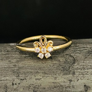 Bague de luxe minimaliste en or massif 14 carats pour femme, avec grappe de diamants naturels sertis à griffes et motif chrétien - Product Image 1