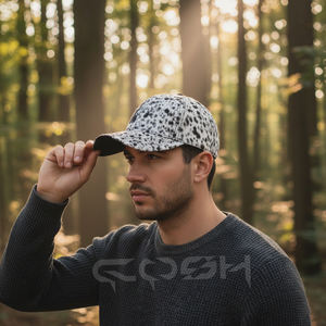 Gorra de Béisbol Hecha a Mano de Piel de Vaca con Pelo Blanco y Negro - Product Image 6