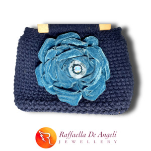 Crochet fait à la main pochette coton tissu bleu ouvert deux poignées fleurs à la mode un off modèle 03 fait à la main en Italie - Product Image 2