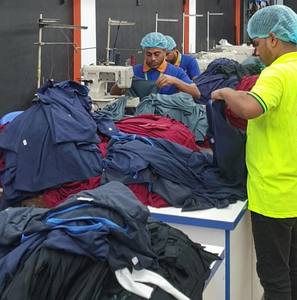 T-shirts d'été unisexes respirants à manches courtes et à col ras du cou personnalisés solides 250g surdimensionnés 31 couleurs 100% coton biologique t-shirt pour hommes - Product Image 5