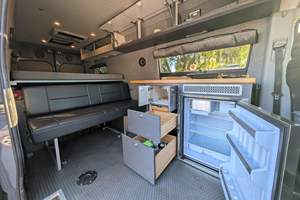 Mercedes-Benz Sprinter 2500 4x4 2017 Usada, Conversión de Furgoneta, Turbodiésel V6 4WD, Altamente Equipada - Product Image 6