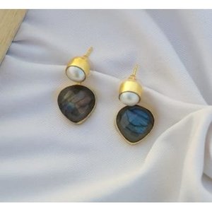 SOUMYA CREATIONS Pendientes de Moda para Mujer, Chapados en Oro de 18K, con Labradorita y Perla de Agua Dulce, Regalo - Product Image 1