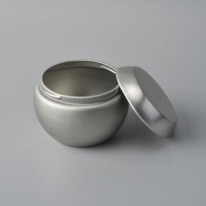 Petit pot de bougie en cire métallique pour décor de chambre à coucher offrant un parfum subtil et un éclairage doux et chaud de bougie - Product Image 1