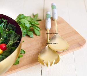 Élégant service à salade en acier inoxydable en deux pièces avec poignées en résine ustensiles de service pour la cuisine et la salle à manger - Product Image 6