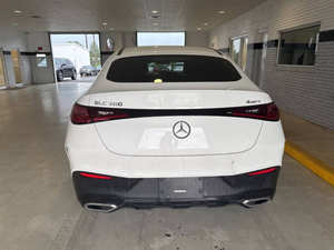 Mercedes-Benz GLC 300 4MATIC 2024 d'occasion en parfait état - Product Image 4