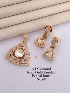 Vente en gros de colliers plaqués or nouvelle collection pour fêtes, mariages et cadeaux - Product Image 5