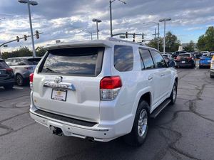 โตโยต้า ฟอร์จูนเนอร์ SR5 ปี 2010 มือสอง เครื่องยนต์เบนซิน/ไฟฟ้า เกียร์อัตโนมัติ/ธรรมดา เครื่องยนต์ 4 ลิตร ยาง 16 นิ้ว เบาะหนัง กล้องมองหลัง พวงมาลัยซ้าย - Product Image 4