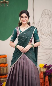 Lehenga Saree en soie verte pour femmes avec chemisier brodé, vêtements ethniques de créateur - Product Image 5