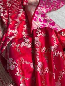 Sarees en soie de brocart de qualité supérieure fabriqués sur mesure et prêts à l'exportation dans des motifs imprimés complexes en vrac et des couleurs vives - Product Image 5