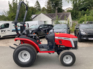 Tracteur agricole Massey Ferguson 5711 4x4 avec chargeur frontal pour travaux agricoles - Product Image 4