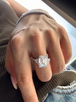 5,09 Karat D-Farbiger Smaragdschliff Labor-Gezüchteter Diamant Dreisteiniger Ring mit Trillion-Seitensteinen 14K 18K Gold