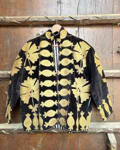 Meilleure qualité à la main Suzani broderie velours veste d'hiver femmes court Suzani veste taille libre court matelassé Kantha veste - Product Image 3