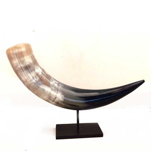 Artesanía Decorativa de Cuerno de Búfalo con Soporte de Metal - Decoración Moderna para Sala de Estar, Ecológica, Excelente Calidad, Precio Increíble - Product Image 1