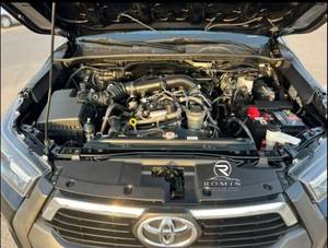 Toyota Hilux Invincible 2.8L Turbo Diesel Double Cab 4WD Pickup Truck usato del 2022 |   Pronto per l'esportazione - Product Image 2