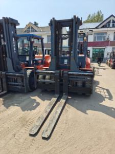 Chariot élévateur Heli 3,5 tonnes, mât à trois étages, 3,5 mètres, fonction de déplacement latéral, moteur diesel, pneus en mousse/pneumatiques, vitesse de déplacement de 16 km/h - Product Image 1