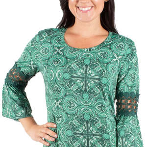 Collezione di Abiti Verdi per Donne di Taglia Piccola NY, Elegante Vestito con Maniche a Campana e Bordo all'Uncinetto, Motivo Floreale, Casual per Occasioni Diurne, Naturale e Traspirante - Product Image 3