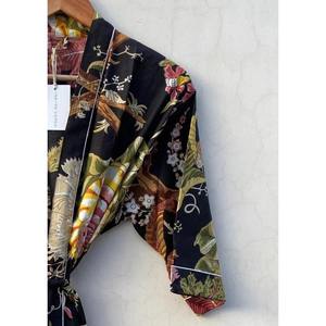 Kimono de Algodón Twilight Bloom con Estampado a Mano, Bata de Lujo Tejida Etérea, Suave Ropa de Dormir Nupcial para Uso Doméstico - Product Image 3