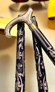 Canne de marche en bois sculptée à la main, style vintage, poignée en laiton - Product Image 6