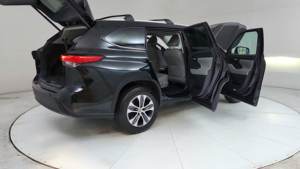 Toyota Highlander XLE FWD 2023 / Disponible à la vente avec faible kilométrage, moteur essence / Véhicule d'occasion en excellent état et sans accident - Product Image 4
