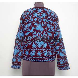 Exportador de Chaqueta de Terciopelo Elegante para Invierno, Bordado Floral, Cuello Redondo, Estilo Suzani, Manga Larga, Forro de Algodón Puro, Transpirable - Product Image 5