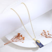 Collier avec pendentif carré en pierre naturelle et chaîne à maillons en laiton minimaliste Lupis Twilight - Cadeau pour femme