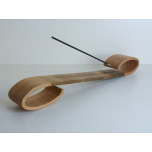 Quemador de incienso de madera de reliquia elegante con grabado floral profundo para el altar del hogar, el templo, la decoración interior clásica sagrada - Product Image 1