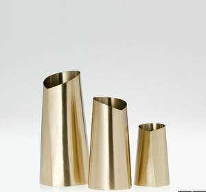 Venta al por mayor logotipo personalizado diseño moderno florero de boda alto acabado dorado centro de mesa de metal con embalaje personalizado - Product Image 3