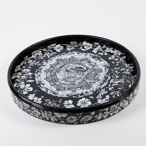 Placa de cargador Art Deco ligera de hierro Lila esmerilado con superficie mate nacarada moderna para estilo de celebración romántica - Product Image 3