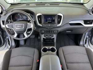 USADO 2024 Terrain SLE AWD Interior Oscuro Asientos de Cuero ACC Volante a la Izquierda Sin Accidentes - Product Image 3